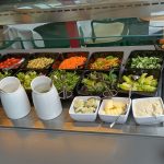 Salatbuffet und Antipasti-Grillgemüse