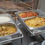 Hähnchenbrust auf Curry-Kokossoße, Duftreis, Bandnudeln mit Tomatensalsa, Kartoffelgratin